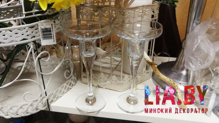 Стеклянные подсвечники на ножке