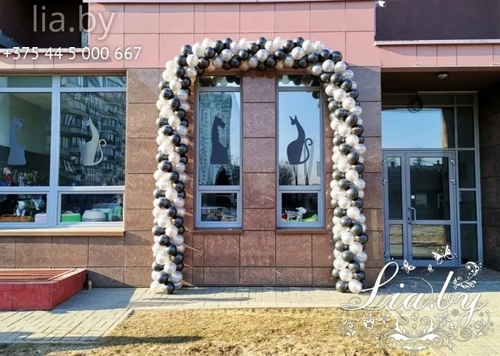 черно-серебряная арка на открытие магазина