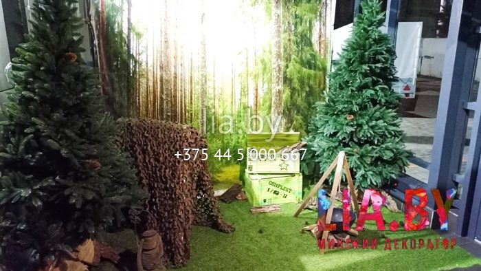 Фотозона на 23 февраля в лесной тематике с шалашом.