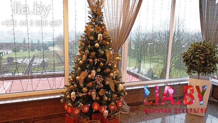 Золотая ель с серебряными акцентами 2,1м