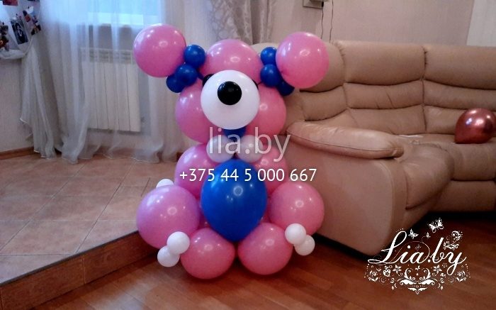 фигура мишка из шаров розового и синего цвета на детский день рождения 1 годик девочке