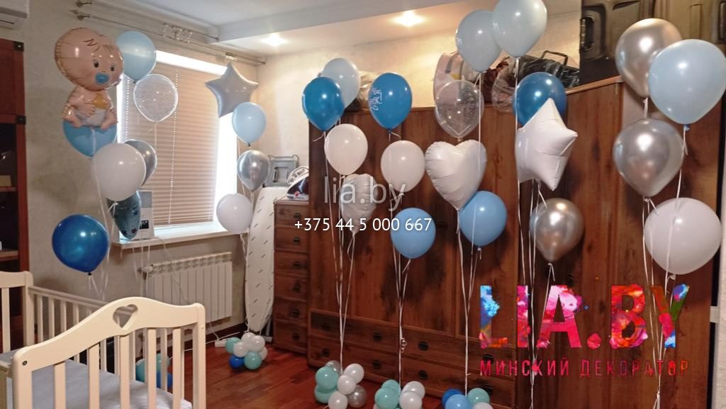 Украшение колоннами из шаров на мальчика