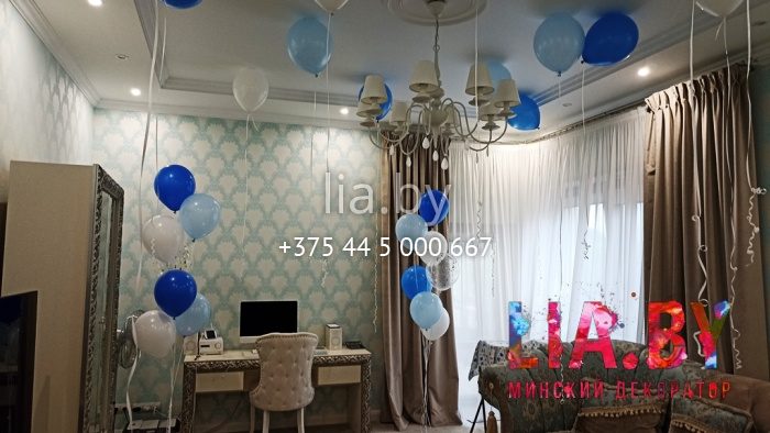 Шары в бело голубой гамме в комнату