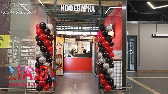 Украшение столбами из шаров магазин на открытие.
