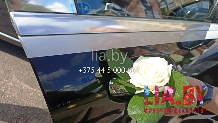 Украшение авто живыми цветами на капот и ручки