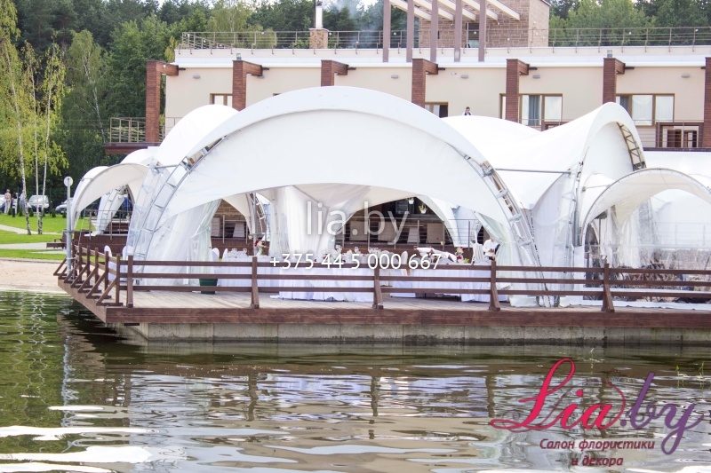 Свадебный банкет в Ривьера Кантри Клаб. оформление столов цветами. тканями, план и карточки рассадки