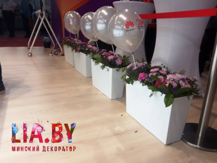 белые пластиковые вазоны высота 42см. длина 56см. толщина 19см. в аренду Минск